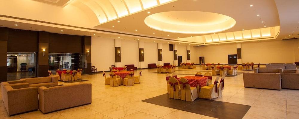 Hotel Velvet Clarks Exotica Zirakpur Exterior foto