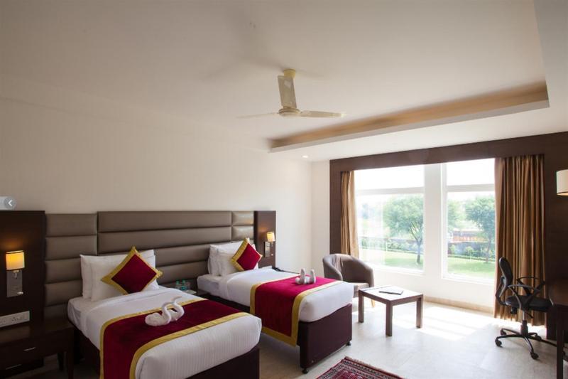 Hotel Velvet Clarks Exotica Zirakpur Exterior foto
