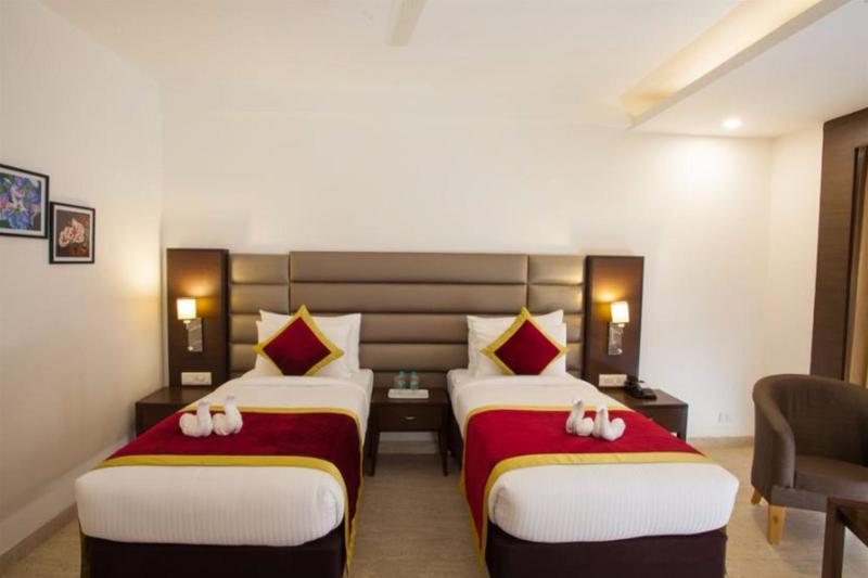 Hotel Velvet Clarks Exotica Zirakpur Exterior foto