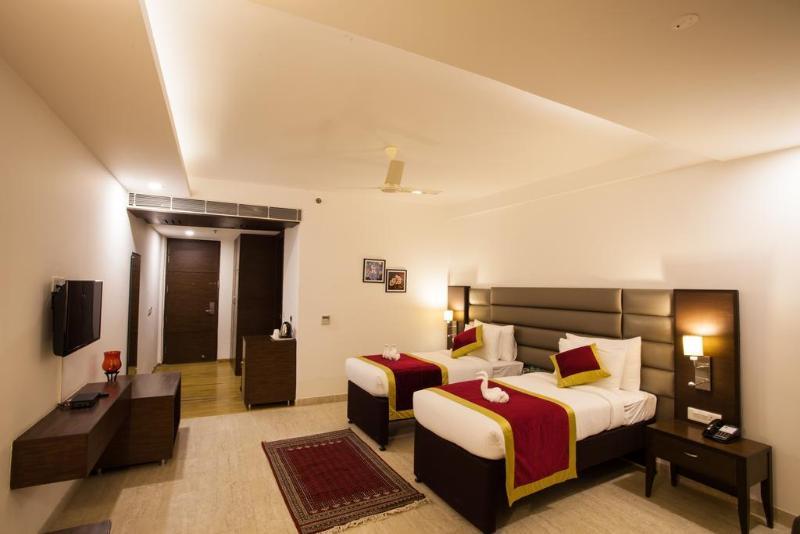 Hotel Velvet Clarks Exotica Zirakpur Exterior foto