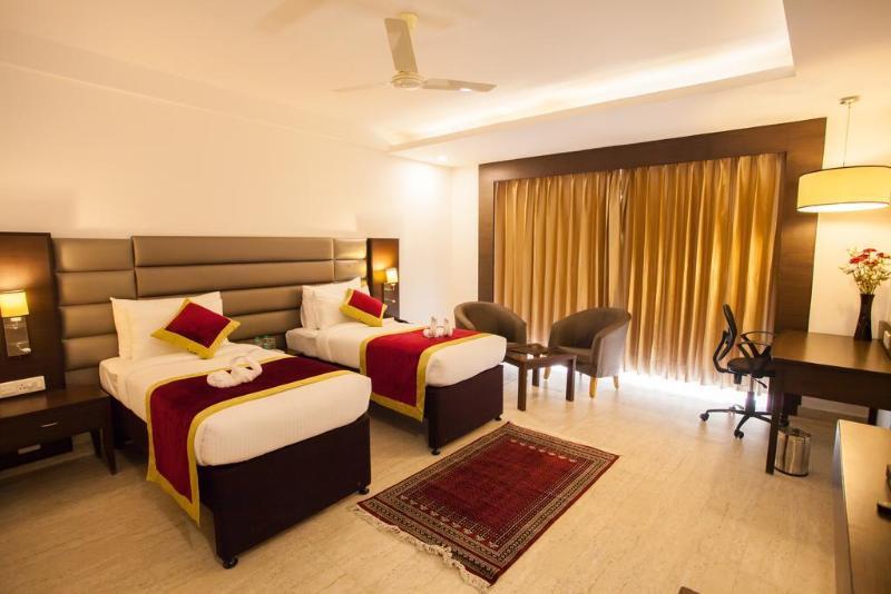Hotel Velvet Clarks Exotica Zirakpur Exterior foto